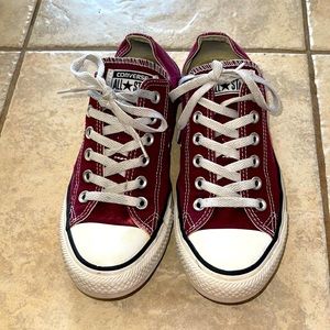 Maroon Low top Converse